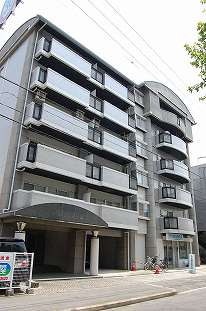 マンション津坂の外観