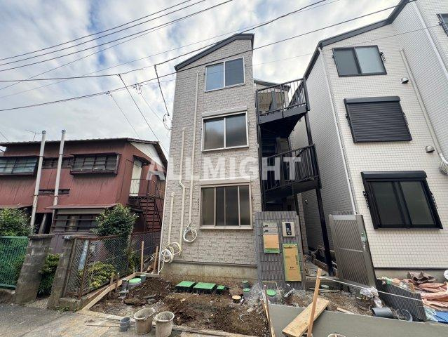 川崎市多摩区長尾５丁目のアパートの外観