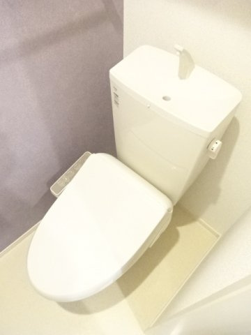 サンモールのトイレ|落ち着いた色調のトイレです