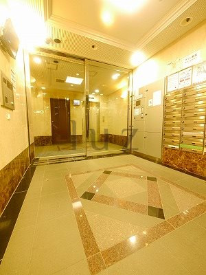 グリフィン横浜桜木町駅前弐番館のエントランス