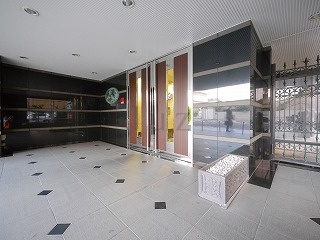 グリフィン横浜桜木町駅前弐番館のエントランス