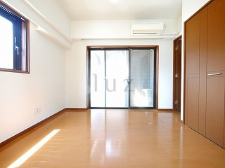 グリフィン横浜桜木町駅前弐番館の居間・リビング