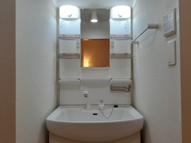【洗面所】 | エテルノ | 忙しい朝には欠かせない洗面所です