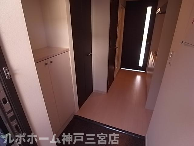プレサンス神戸裁判所前デリシアの玄関