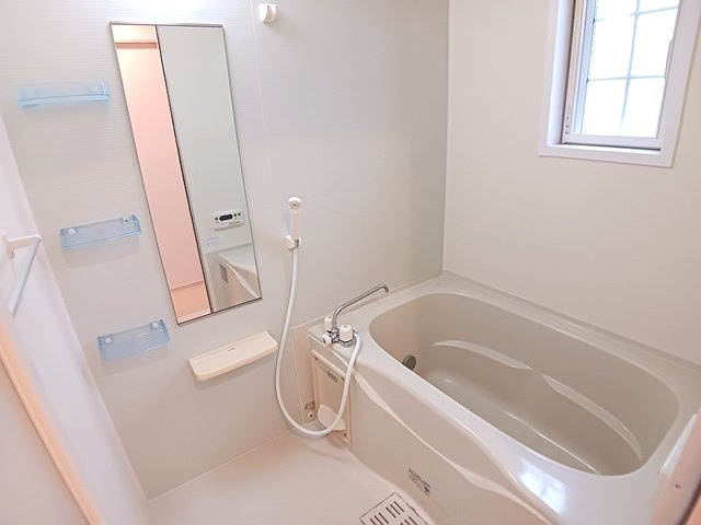 ラフレシールあぼしＣの浴室