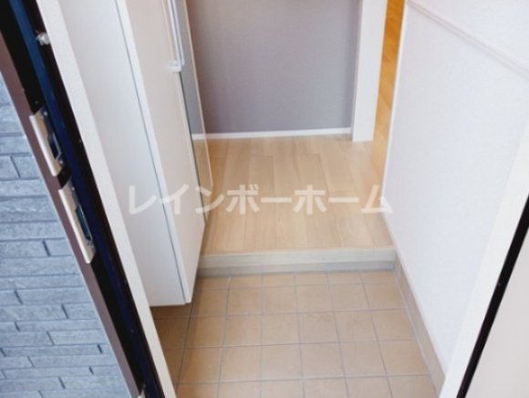 エレガンシアCの玄関