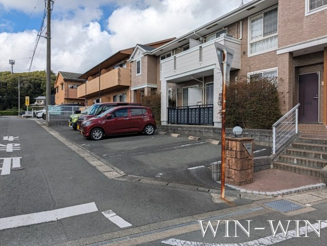 サンヒルズ西町Ⅰの駐車場