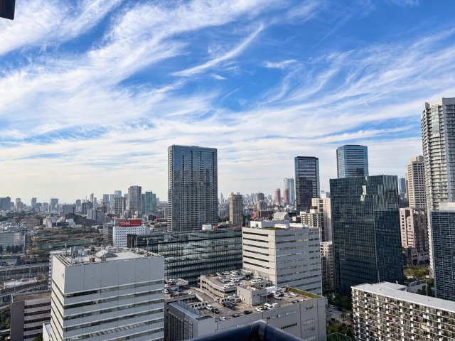 東京ベイシティタワーの展望|高層階ならではの見晴らしの良さが魅力。時間帯によって表情を変える都心の街並みを眺めながら、日常の中に特別なひとときを感じられます。