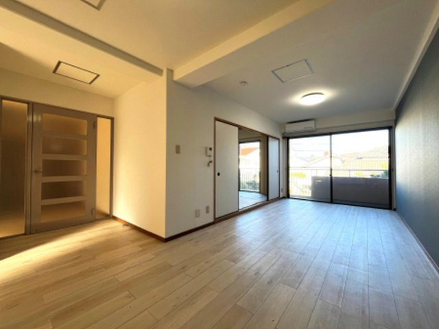 フラット新屋敷の居間・リビング