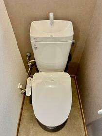 佐太東町2丁目　中古一戸建てのトイレ|温水洗浄便座　トイレ　2ヶ所
■物件内覧・資金計画相談・住宅ローン相談、リフォーム相談、お問合せ受付中■
※当日・翌日のご内覧、ご相談はお電話でのお問合せがスムーズです！