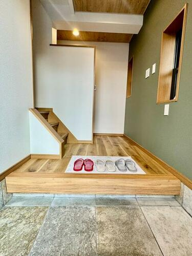 佐太東町2丁目　中古一戸建ての玄関|玄関ホール
■物件内覧・資金計画相談・住宅ローン相談、リフォーム相談、お問合せ受付中■
※当日・翌日のご内覧、ご相談はお電話でのお問合せがスムーズです！