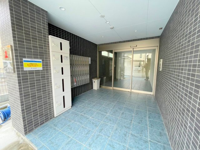 みおつくし十三のエントランス