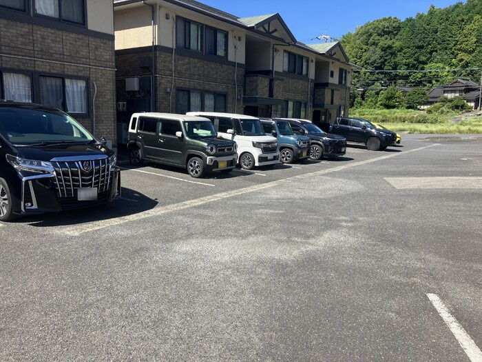 パティオ G棟の駐車場|☆1台目無料の駐車場♪