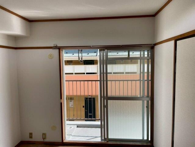 葵マンションの居間・リビング