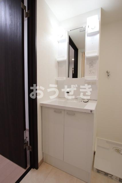 光１０．マンションの洗面所