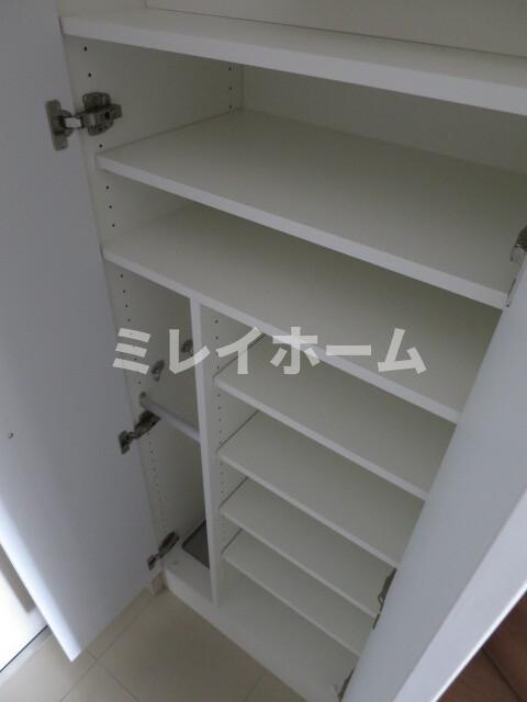 プライマル品川大森海岸の玄関|同建物内、別のお部屋の参考写真になります。