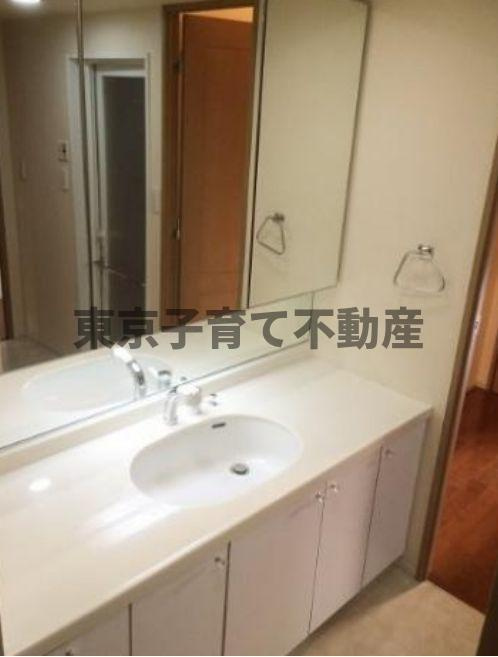 ルネ上野桜木の洗面所|画像は反転タイプとなります。
