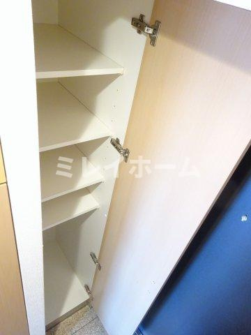 ルーブル大森六番館の玄関