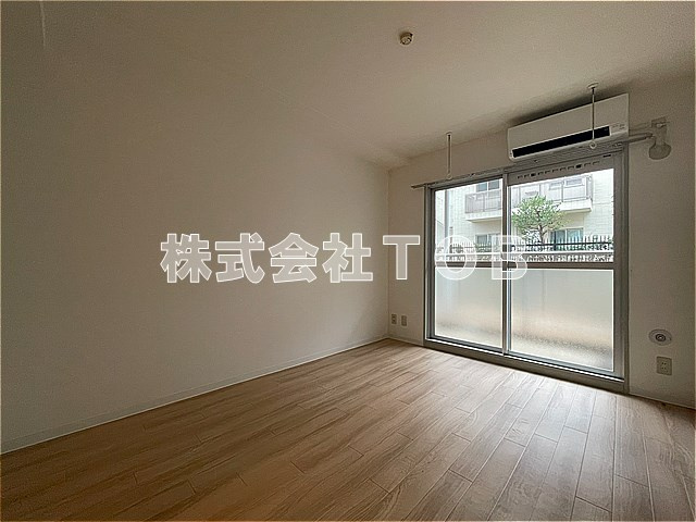 【居間・リビング】 | 芦花ハウスⅡ | 洋室6帖※クリーニング中の撮影※