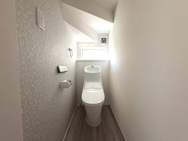 川添町戸建のトイレ