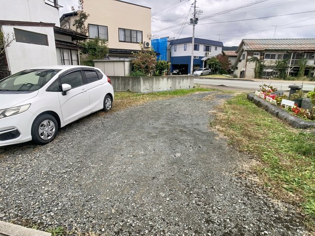 ヨーロピアンシャレ－石崎壱番館の駐車場
