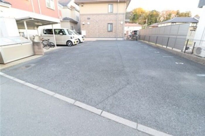 リュミエールの駐車場