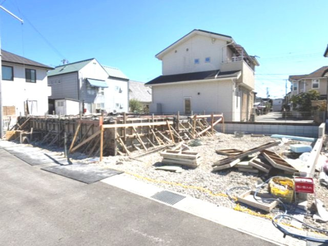 加古川市加古川町稲屋　第14　2号棟の前面道路含む現地写真