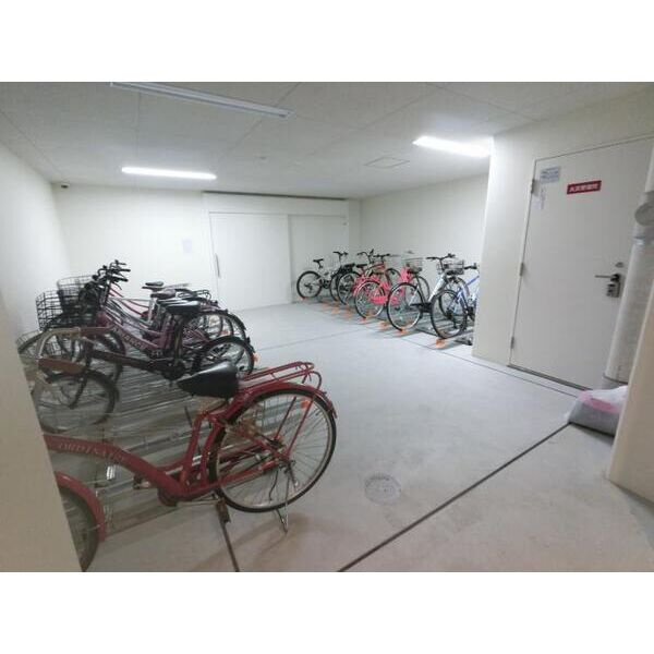 プレサンスOSAKA DOMECITYビーツの駐車場