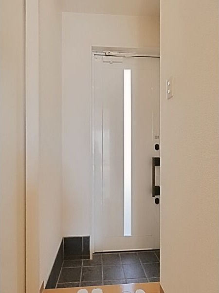ESヒルズの玄関