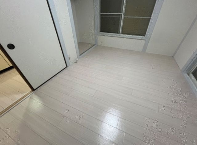 綾瀬市落合南２丁目のアパートの居間・リビング