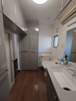 【トイレ】 | 西日暮里4丁目戸建 | トイレと収納が一緒にあります