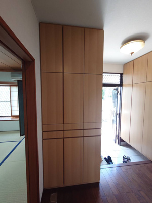 【玄関】 | 西日暮里4丁目戸建 | 玄関の収納です
