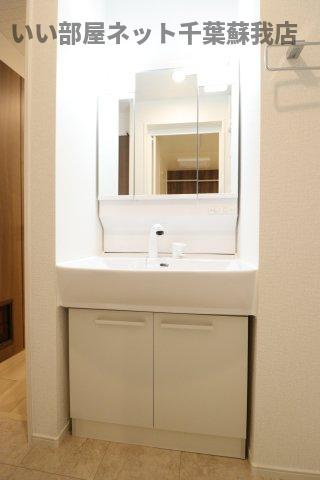 レジデンス・Ｋの洗面所|朝の準備に活躍する、洗髪洗面化粧台！