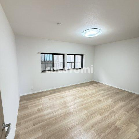 山之上北町戸建の居間・リビング
