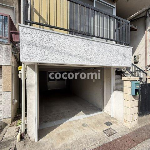 山之上北町戸建の駐車場