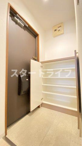 大阪市淀川区西中島３丁目の賃貸マンションの玄関