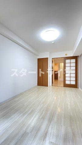 大阪市淀川区西中島３丁目の賃貸マンションの居間・リビング