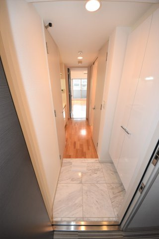 QCフラット北堀江の玄関