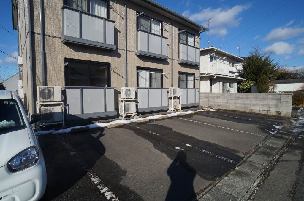ハイツ早坂の駐車場