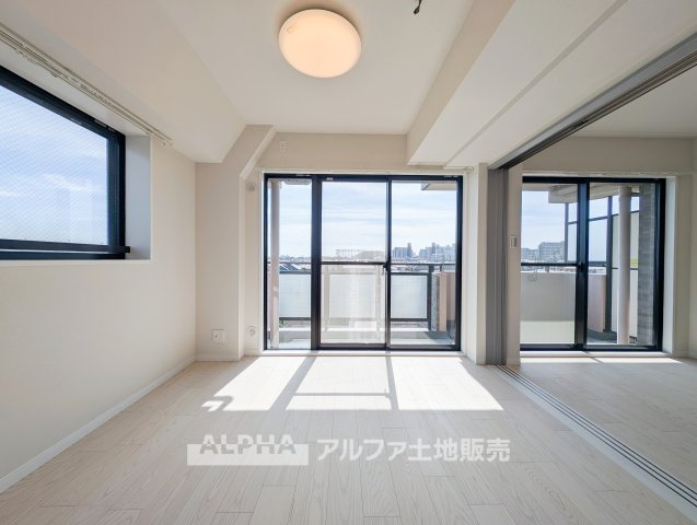 ライオンズガーデン東村山の居間・リビング|【Cozy Dining】◆家族が集まる場所◆食事も会話も楽しめるダイニング。毎日の暮らしに自然となじむ空間です。
