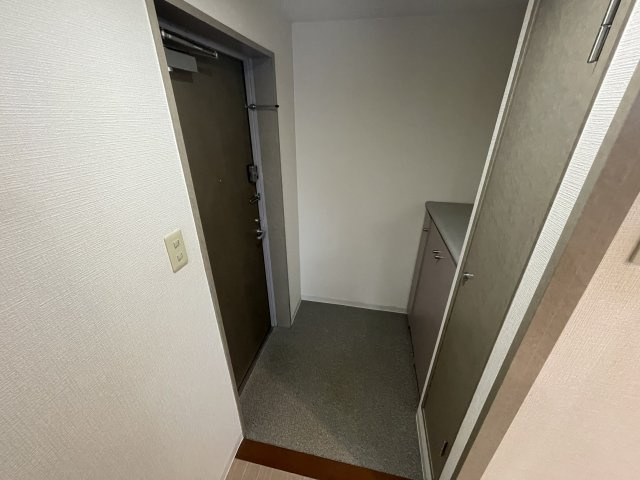 ヒルズ三番町の玄関