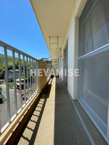 西山ハイツA棟のバルコニー|反転間取りの別号室のお部屋です