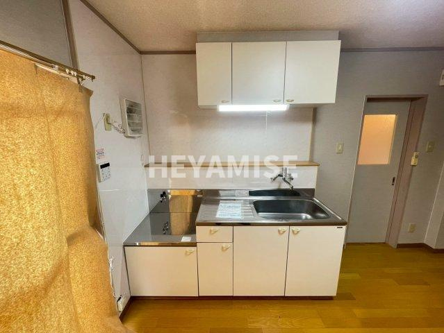 西山ハイツA棟のキッチン|反転間取りの別号室のお部屋です
