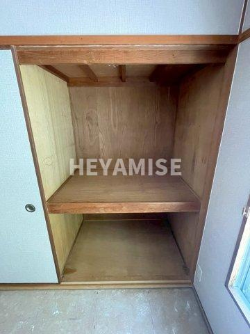 西山ハイツA棟の収納|反転間取りの別号室のお部屋です