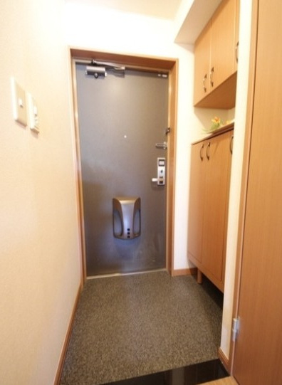 プランドール鶴間の玄関