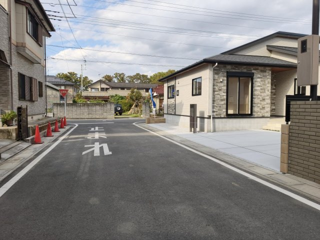 行田市富士見町2丁目　人気の平家　土地広々72坪超の前面道路含む現地写真