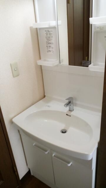 ガーデンヒルズＡ棟の独立洗面台