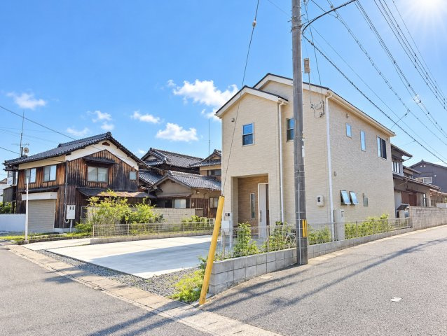 総社市井手　中古住宅の外観|前面道路：東側幅員約４ｍです。