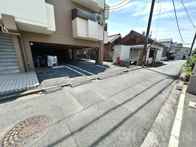 中郷パレスの駐車場
