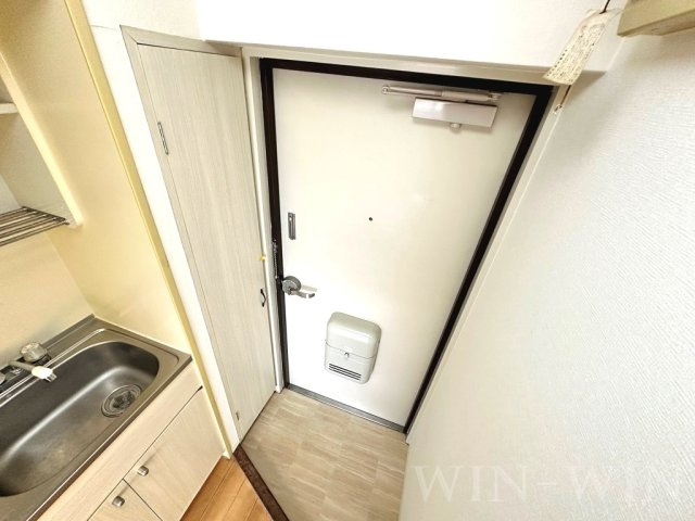 中郷パレスの玄関|イメージ（同建物内別部屋の写真です）